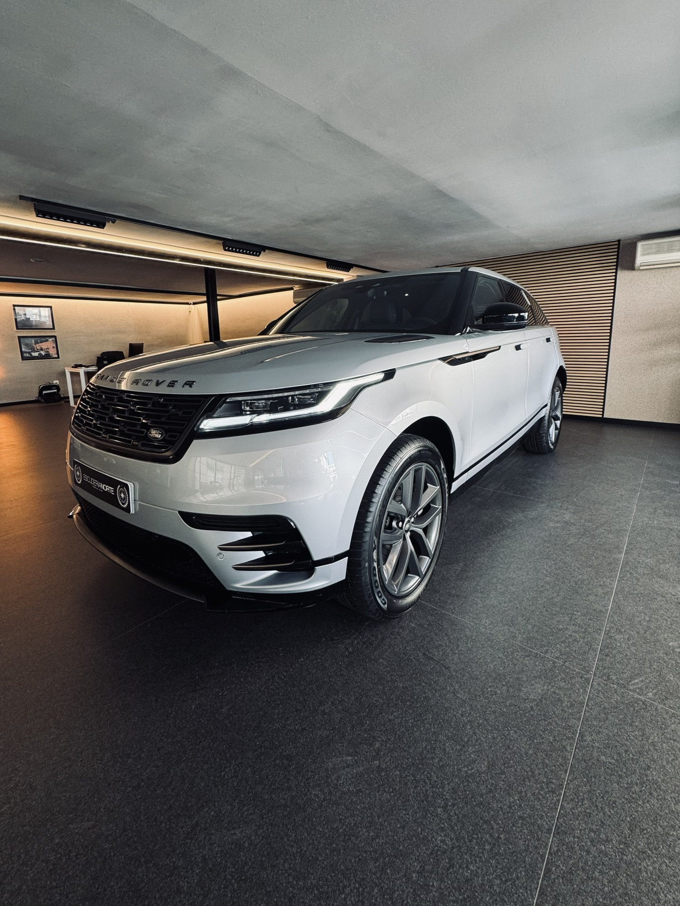 LAND ROVER VELAR
