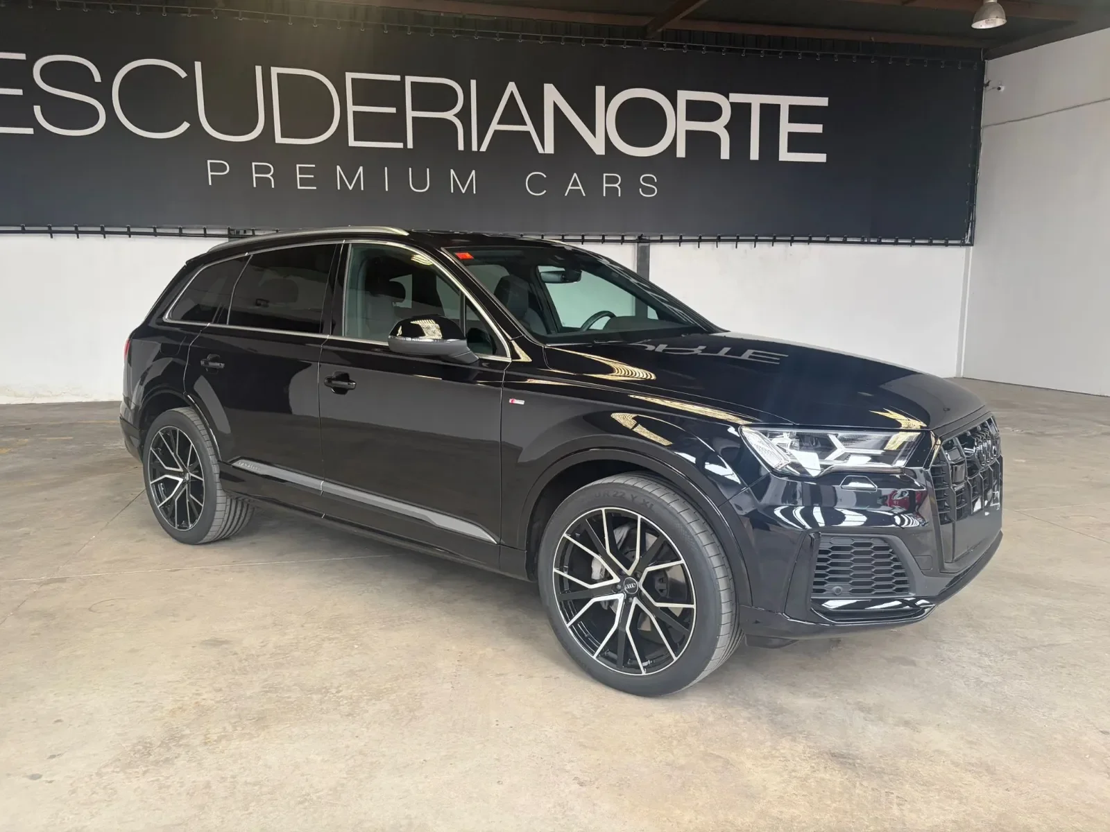 AUDI Q7 50 TDI quattro Launch Edition